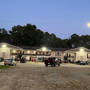 High Falls Inn & Suites